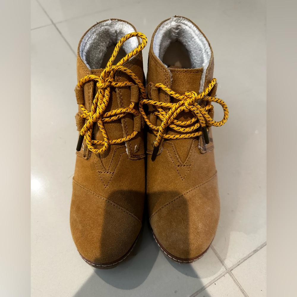 Toms wedge booties